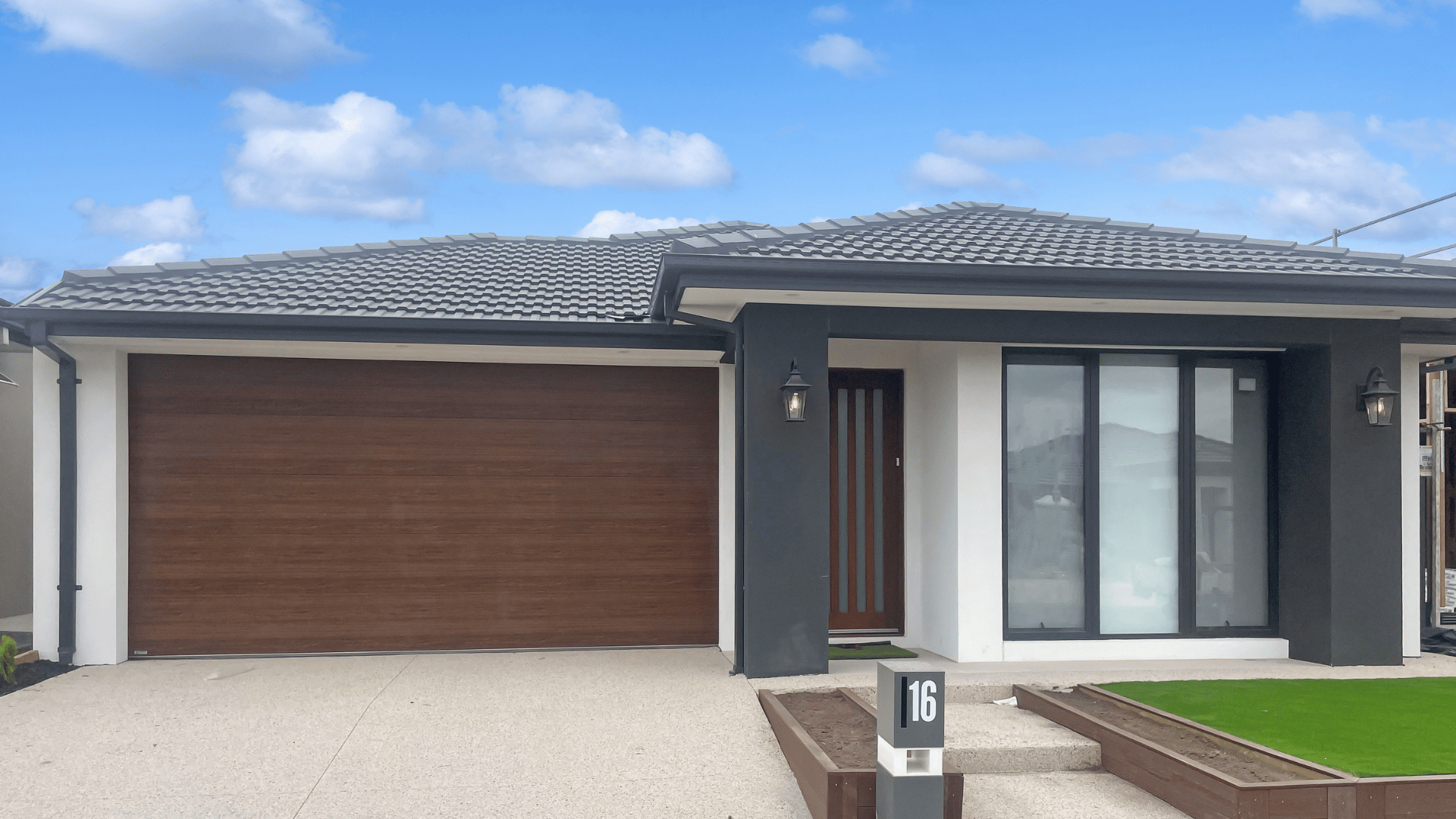 Gliderol Sectional garage door - Sectional NativeSeries Tuscan Walnut 020 Sept2025